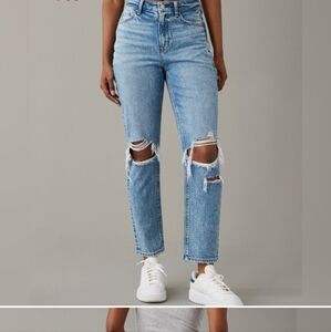 Cute thrashed mom jeans AE 00